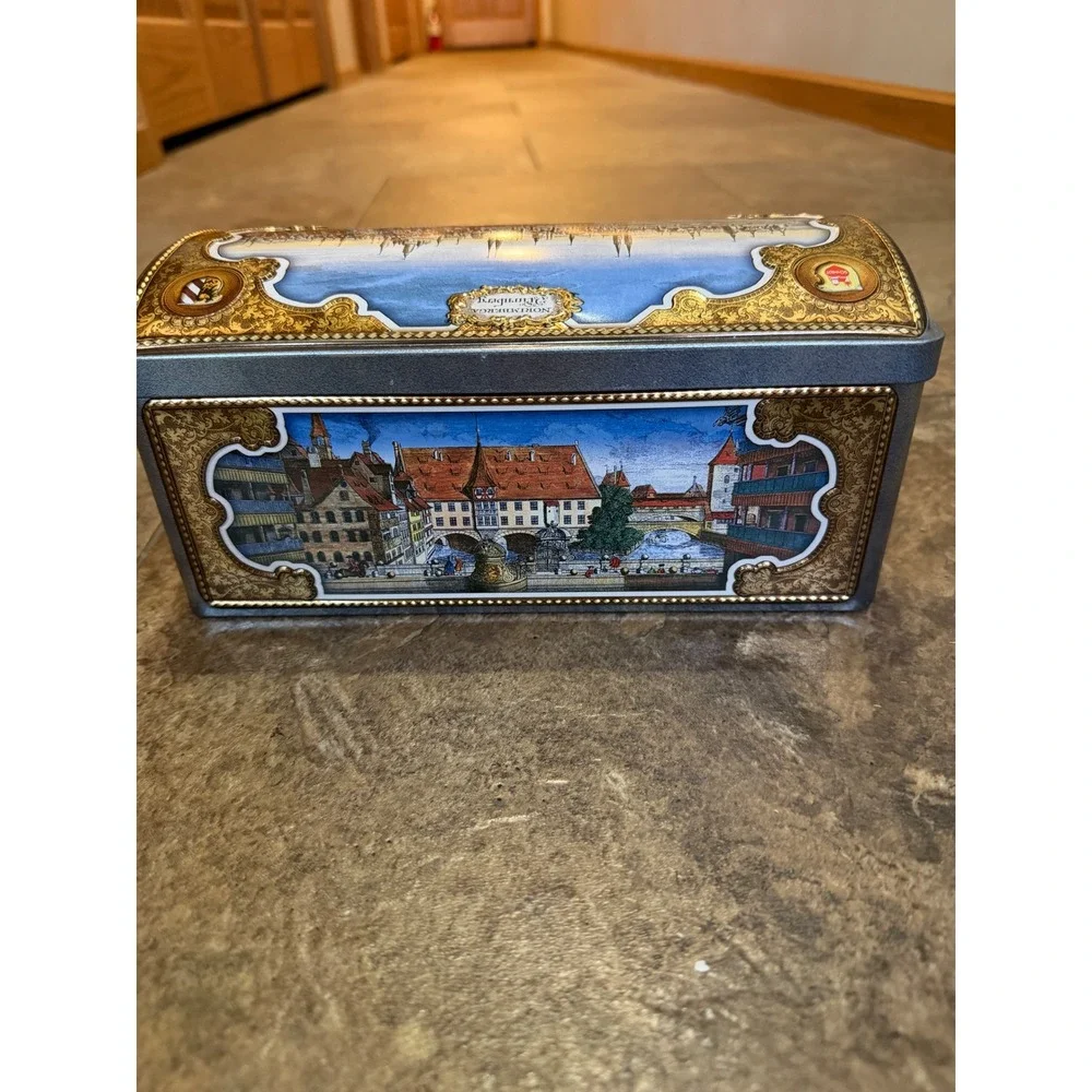 Lebkuchen-Schmidt Nuremberg German Biscuit Tin Domed Chest Nurnberg Cityscape